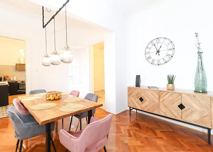 Luxury Center Apartment *