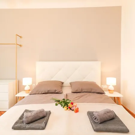 Luxury Center Apartment *